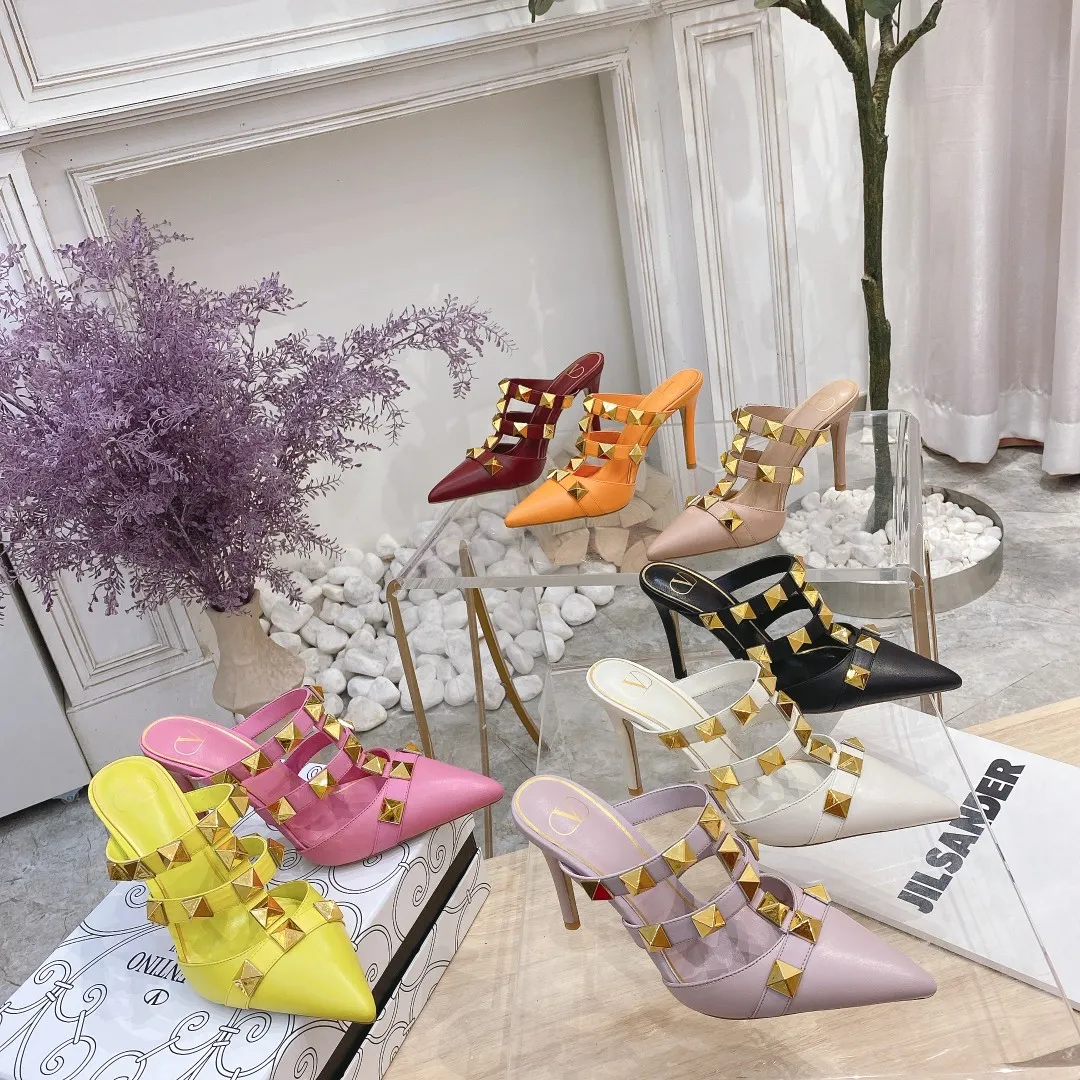👟👟Ex-factory price 400👟👟 Genuine leather sole +40 (buckle style +10) Valentino Spring and summer new rivet shoes are new☑️ —————————————— The latest golden big rivet elements are full of high-end! Extremely fashionable Heel height: 9.5cm Upper: Matt sheepskin Lining: Sheepskin lining Outsole: Italian genuine leather outsole, rubber sole optional Color: Two styles with 8 colors available Code number: 34-41 (34 and 42 are custom-made and non-returnable) Buckle style: +10 Slippers style: